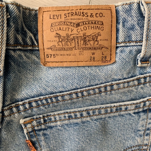 Levi’s Jean Ripped Shorts - Picture 3 of 5